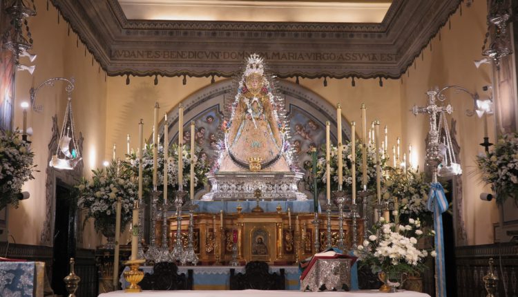 La Virgen del Rocío viste de celeste en la Inmaculada Concepción 2020